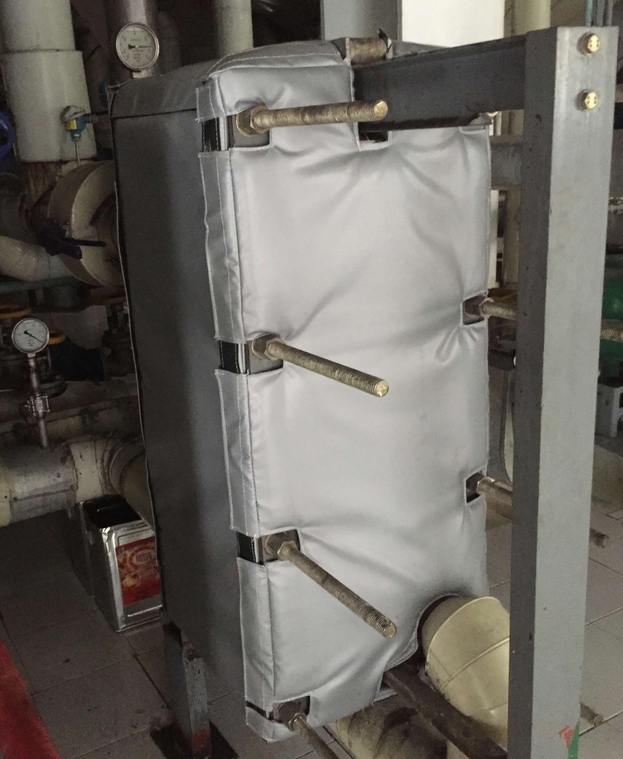 板式<a href=http://m.renren8.cn/e/tags/?tagname=%E6%8D%A2%E7%83%AD%E5%99%A8%E4%BF%9D%E6%B8%A9 target=_blank class=infotextkey>換熱器保溫</a>套