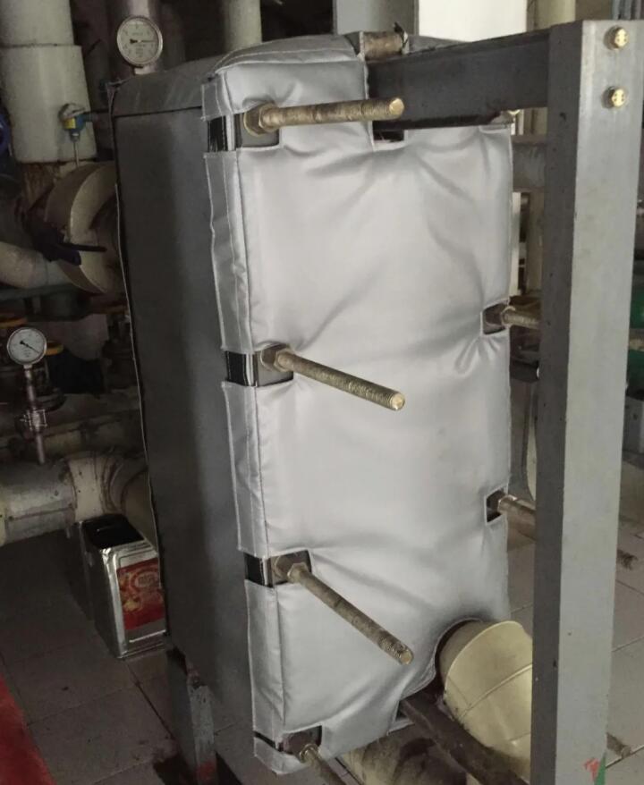 板式<a href=http://m.renren8.cn/e/tags/?tagname=%E6%8D%A2%E7%83%AD%E5%99%A8%E4%BF%9D%E6%B8%A9 target=_blank class=infotextkey>換熱器保溫</a>套